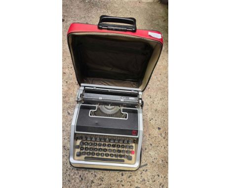 VINTAGE PORTABLE OLIVETTE TYPEWRITER