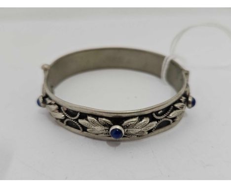 SILVER STONE SET BANGLE