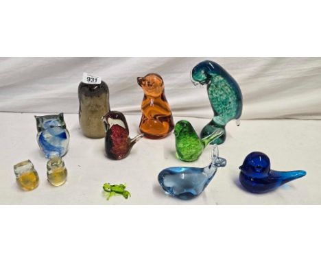 SHELF OF MISC GLASS BIRDS, INCL; OWLS & A WHALE