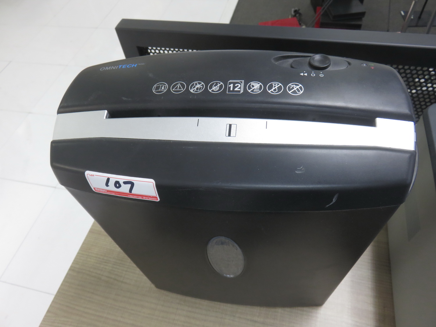OMNITECH NXC122PA PAPER SHREDDER