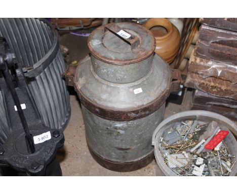 A vintage style milk churn with lid (128)
