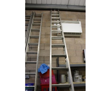 Large aluminium extending ladder