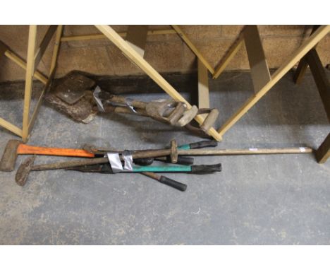 2 bundles of garden tools