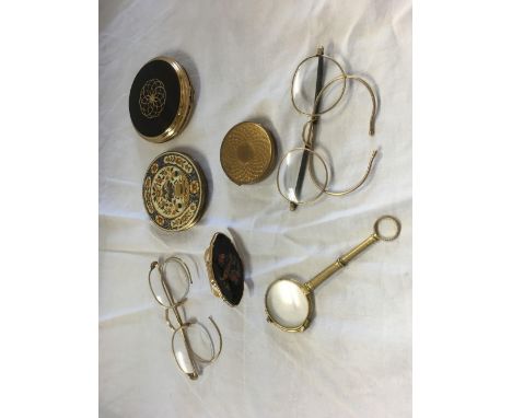 TUB WITH POWDER COMPACTS, SCARF BROOCH &amp; GOLD COLOURED VINTAGE ROUND SPECTACLES &amp; A LORGNETTE