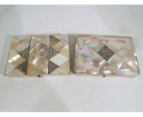 A good quality mother of pearl purse engraved with birds and flowers and a small mother of pearl case (2). Estimate £20 - £40