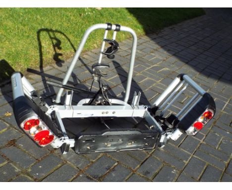 Thule - a heavy duty good quality Thule car, twin bike rack with light connectors, serial No 78/488 87/354 004800 - This lot 