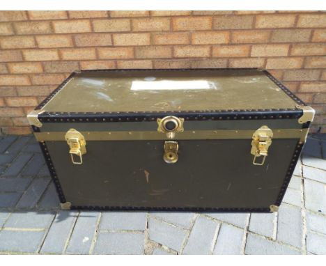 A good quality cabin trunk, approximately 51 cm x 101 cm x 52 cm - This lot MUST be paid for and collected, or delivery arran