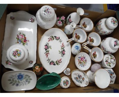 A good mixed lot of ceramics to include Coalport, Wedgwood decorated in the Hathaway Rose pattern, Royal Worcester, Coalport 