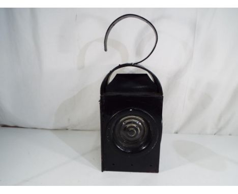 A good quality vintage railway lamp, approximately 41 cm (h) - This lot MUST be paid for and collected, or delivery arranged,