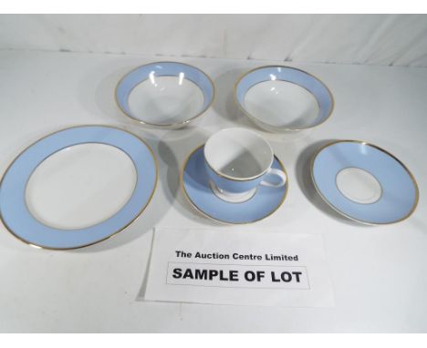 Doulton -  twenty pieces of ceramic tableware by Doulton, unused and still in original packaging - This lot MUST be paid for 