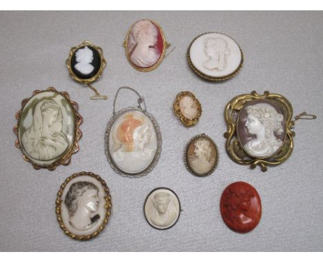 VICTORIAN GILT METAL OVAL SHELL CAMEO BROOCH CARVED WITH THE MADONNA (6.6cm x 5.5cm), VICTORIAN GILT METAL SHELL CAMEO BROOCH