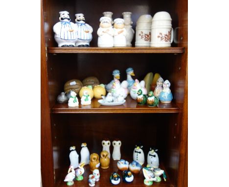 A COLLECTION OF VINTAGE CERAMIC CRUETS to include birds and animals