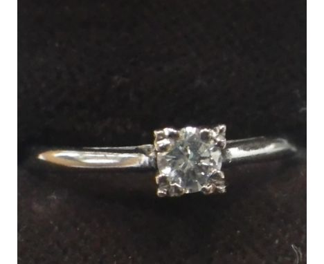 A DIAMOND SOLITAIRE RING, ring size K