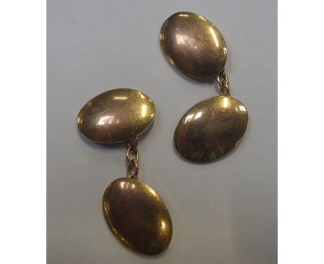 A PAIR OF GENTLEMAN'S 10CT YELLOW GOLD CUFFLINKS, of oval form with chain connections, approx 6gm total