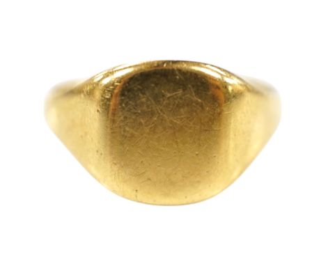A modern 18ct gold signet ring, size W, 7.5 grams. Condition - fair
