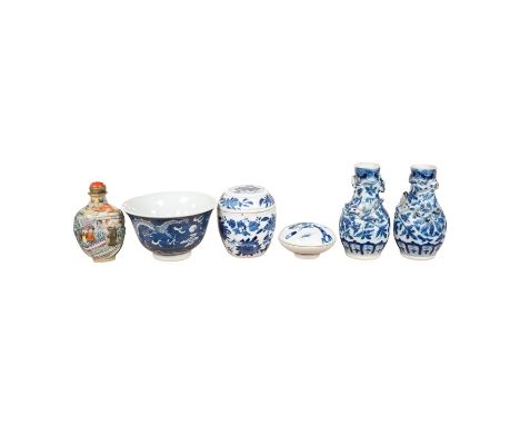 19th/20th century Chinese ceramics to include a pair of blue and white Chinese vases, circular seal box and cover and a snuff