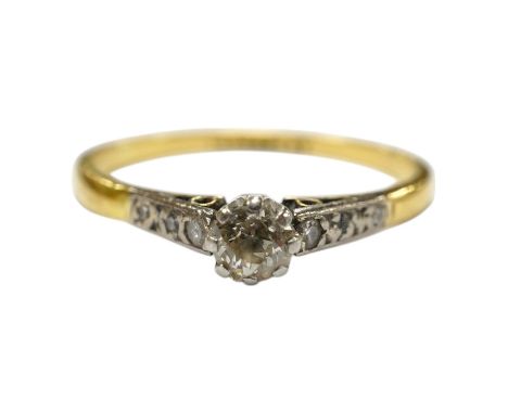 An 18ct, plat and single stone diamond set ring, with diamond chip set shoulders, size P/Q, gross weight 2.2 grams. Condition