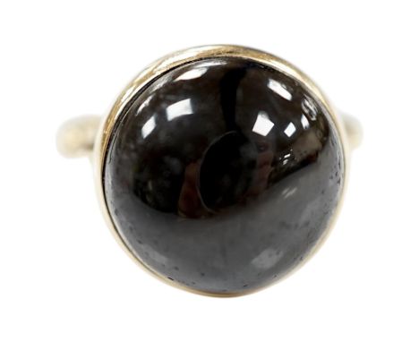 A modern 9ct gold and single stone cabochon black star sapphire set ring, size O/P, gross weight 6.3 grams. Condition - poor 