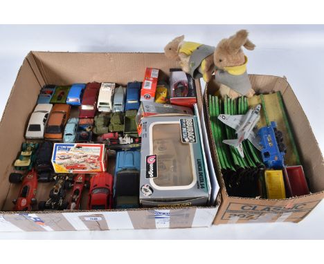 A QUANTITY OF BOXED AND UNBOXED  DIECAST VEHICLES, boxed models include Dinky Toys Triumph TR7 Rally Car, No.207, Bburago 1:2