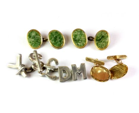 A pair of 9ct yellow gold cufflinks and two further pairs of cufflinks.