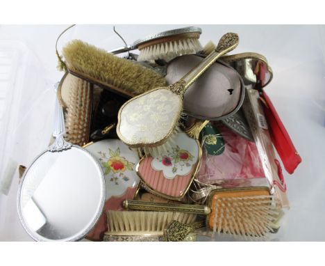 Ladies Vanity Collectables Joblot Inc Hairbrushes, Accessories, Etc In antique condition Signs of age &amp; use Please see ph