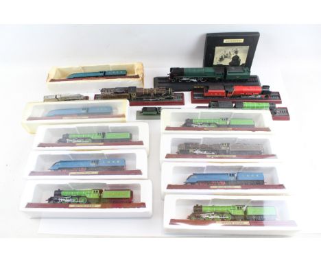 Display Model Trains Inc Mallard, Flying Scotsman, Atlas, Boxed, Etc x 16 Items are in vintage condition Signs of use and wea
