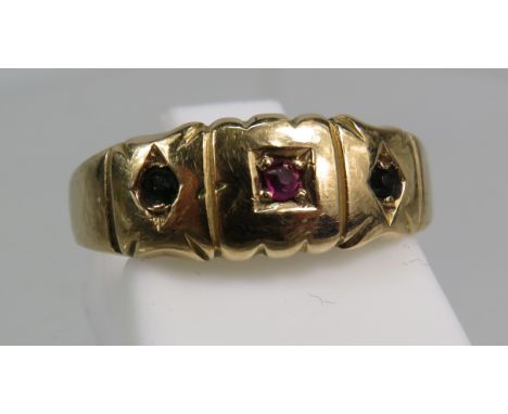 Unmarked vintage gold ring set with two emeralds and a ruby, finger size "N". 1.2grams