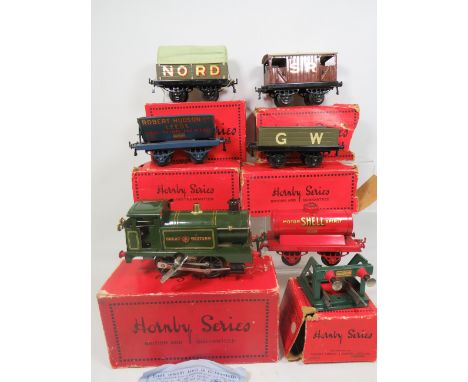 Selection of Vintage Hornby 'O' Gauge tin plate trains plus clockwork engine (in working order with key) with boxes and track