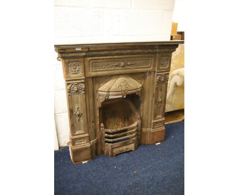 Victorian/Edwardian Fire surround.  42 x 45 inches see photos.   Heavy item Two man lift. Collection or Courier only. See pho