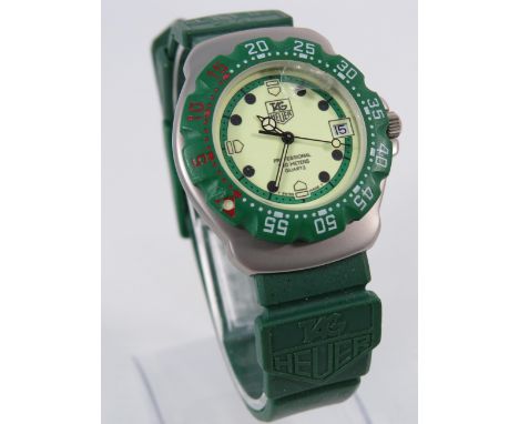 Tag Heuer Formula 1 professional green cream quartz wristwatch 372 513 in running order. (damage to glass)