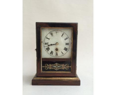 Small American mantel clock with key and pendulum, 23cmH