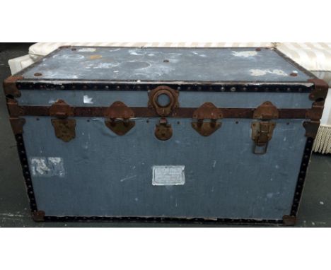 A large travel trunk, 92x51x52cm