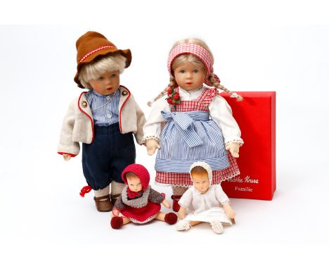 4 KÄTHE KRUSE Puppen, neuere Produktion, 16 und 32 cm, 3 mit Original-Etikett, je original bekleidet, guter Zustand, dazu 1 O