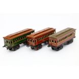 3 Bing Personenwagen, Spur 0, CL, tw besch., Alterungs- und Gebrauchsspuren, L 22,5, Z 3