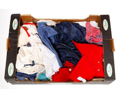 Konv. Puppenkleidung, darunter Kleider für große und kleine Puppen, tw passend für Käthe Kruse Puppen