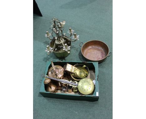 Collection of metal wares, to include copper and brass items, pans, kettle, coffee pot, pans, snuff box, etc, (qty)