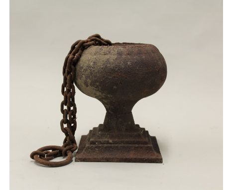 Cast iron planter with gadrooned decoration, length of chain (2)