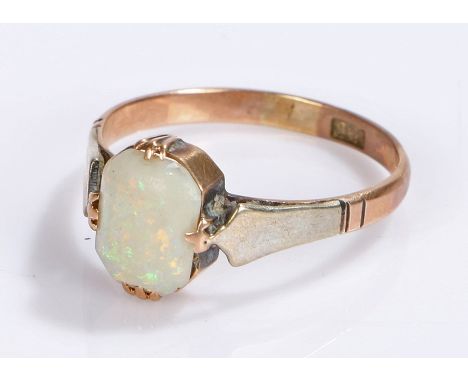 9 carat gold opal set ring, 1.8 grams