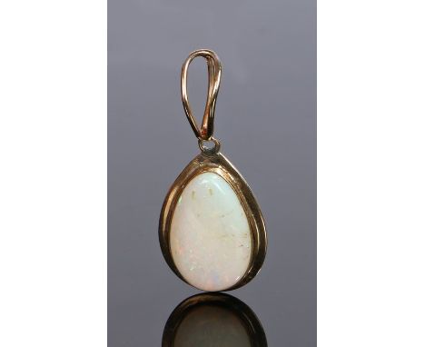 Opal pendant, the oval opal set to a yellow metal mount, 14mm diameter 