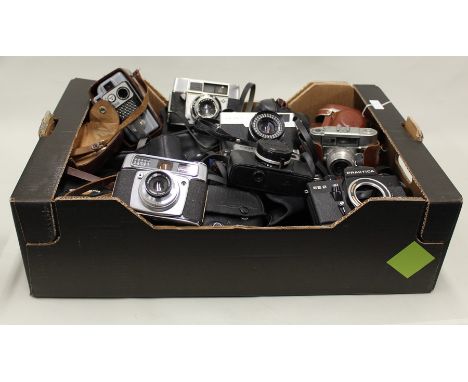 35mm and other camera bodies by Canon, Minolta, Agfa, Paraktica, Olympus etc. (qty)