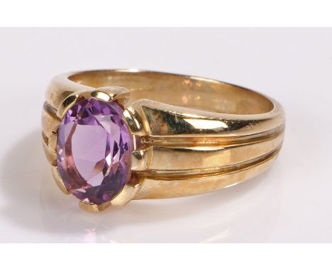 9 carat gold amethyst ring, with an amethyst set to the head, ring size O, 4.7 grams