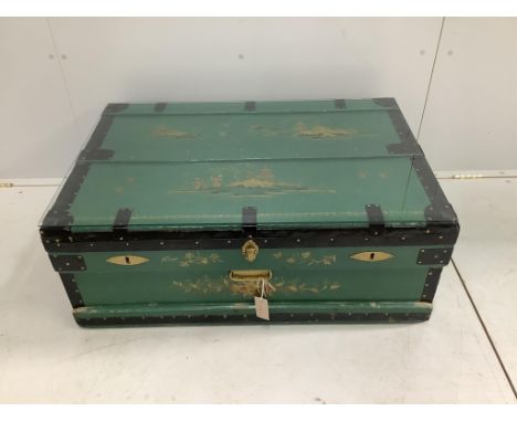 A chinoiserie lacquered trunk, width 90cm, depth 60cm, height 36cm