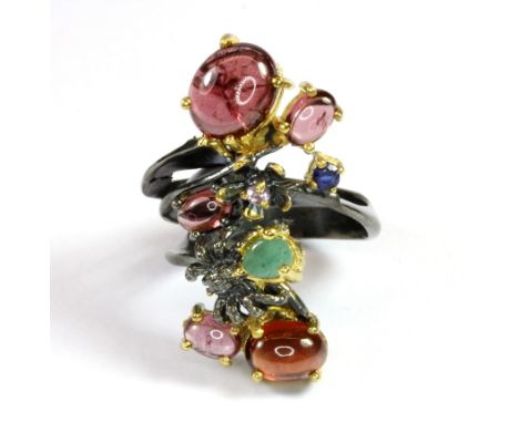 A Hana Maae silver gilt ring set with rodolite garnets, emerald and sapphire (N.5).