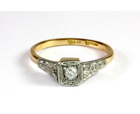 An antique 18ct yellow gold and platinum (stamped 18ct & plat) diamond solitaire ring (Ring size O.5).