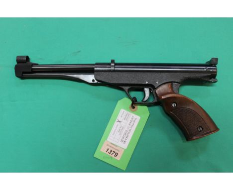 A target air pistol by El-Gamo in .177 cal, in original box and in excellent overall condition, S/No.09946, as a post 1939 ai