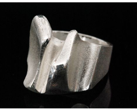 Bjorn Weckstrom - Lapponia - A 1990s Scandinavian matt finished Sterling silver ring, Pandora, design number 650094 with orig