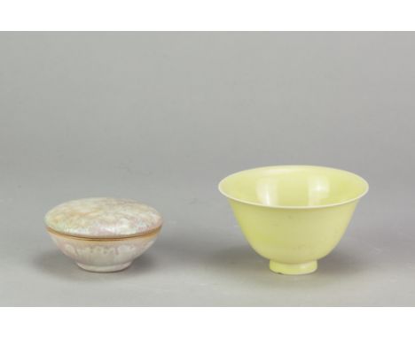 DAVID JAMES WHITE (1934-2011); a porcelain box and cover with mother of pearl like glaze to the cover, impressed DW mark, dia