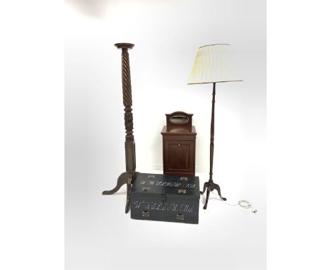 Edwardian walnut purdonium, with raised mirrored back over fall front revealing metal coal insert, raised on cabriole support