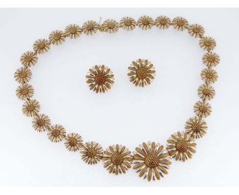 ASPREY &amp; GARRARD OF LONDON 18CT GOLD SUNFLOWER DESIGN NECKLACE &amp; MATCHING PAIR OF EARRINGS, the graduating sunflower 