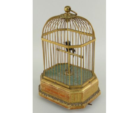 A SINGING BIRD AUTOMATON, FRENCH EARLY 20TH CENTURY green feathered hummingbird type with beak, head and tail movements, unde